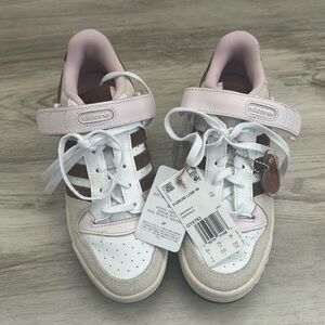 Adidas sneaker size 5 strawberry